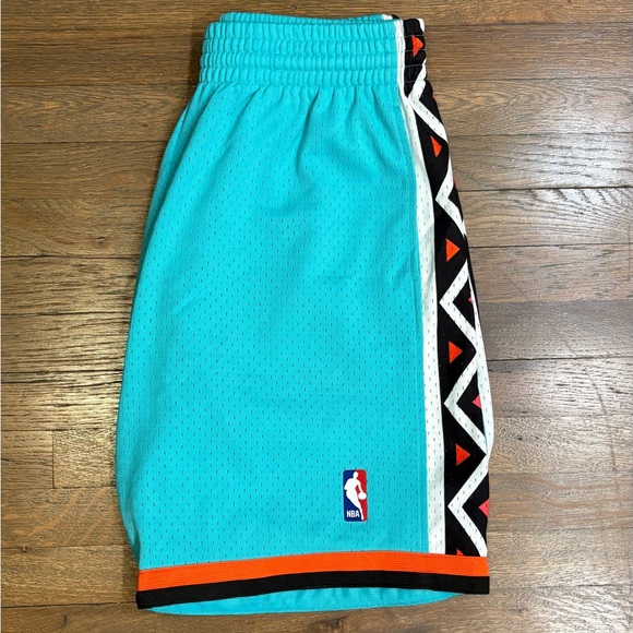 Men’s 1996 Mitchell & Ness All Star Game Shorts - Picture 2 of 4